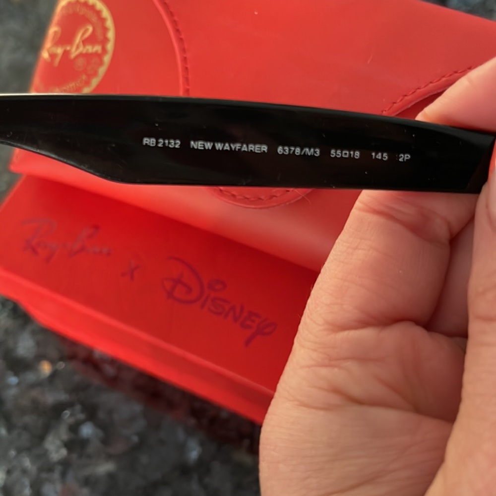 Mickey Mouse Disney Limited Edition Ray Ban Wayfarer Sunglasses Black - Picture 3 of 5
